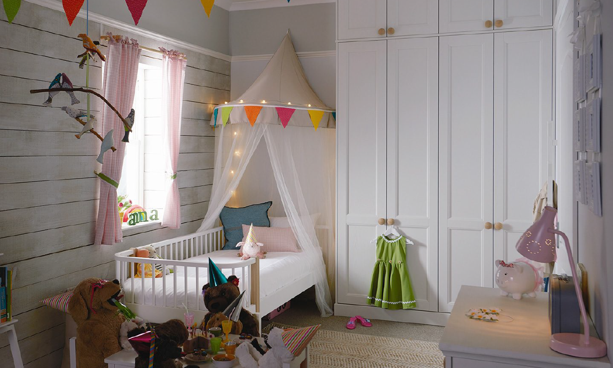 Simple Child's Room Fitted Wardrobe Design