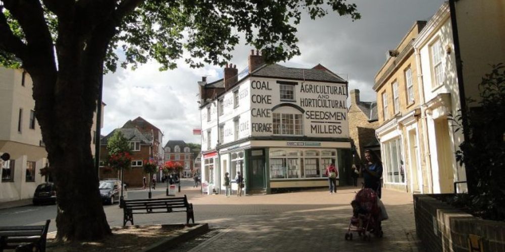 Lampreys Building In Banbury Town Center